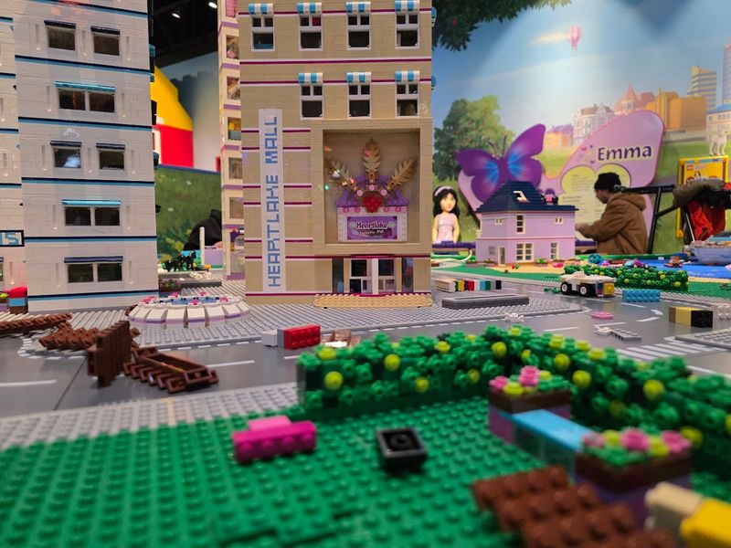 Mall Synergy, Food Court Strategy, Gift Shop Exit