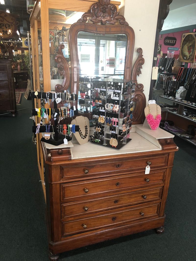 Tips For A Smooth Antiquing Trip