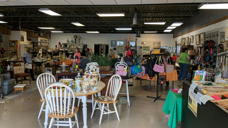 Toledo Humane Society Thrift Store, Toledo