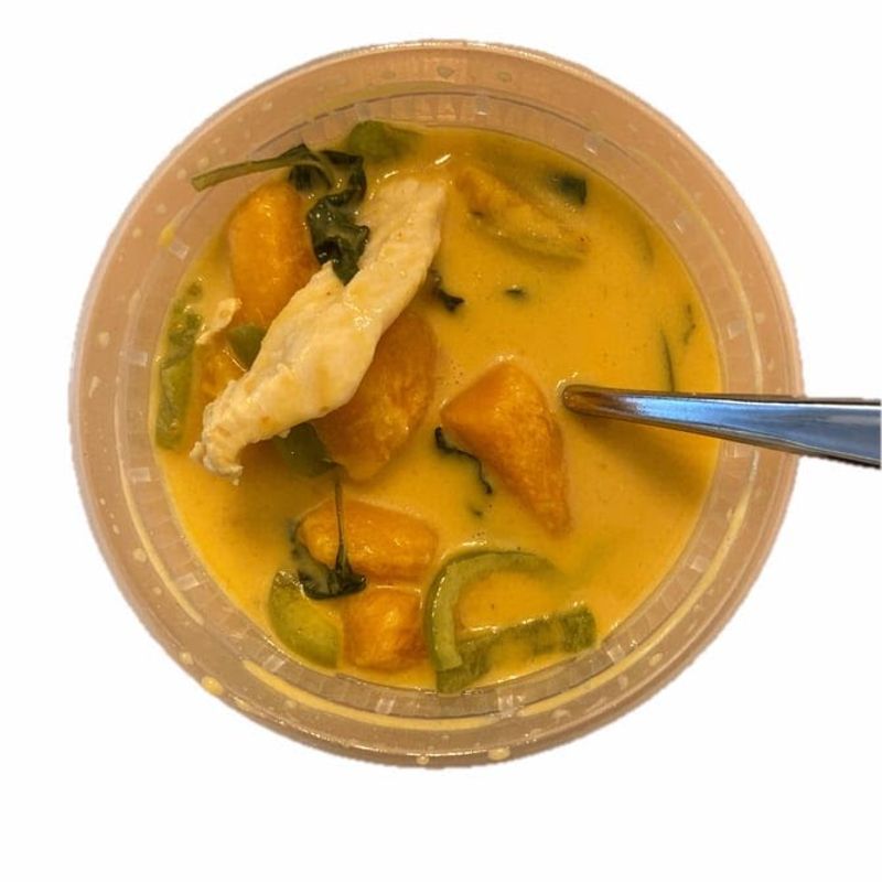 Green Curry That Knows Its Lines