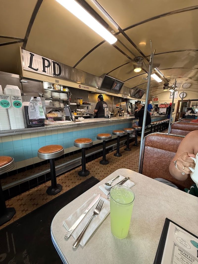 The Dinor at Lawrence Park, Erie