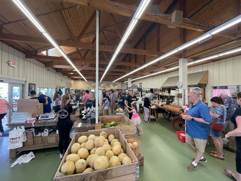 Tom's Farm Market, Huntley