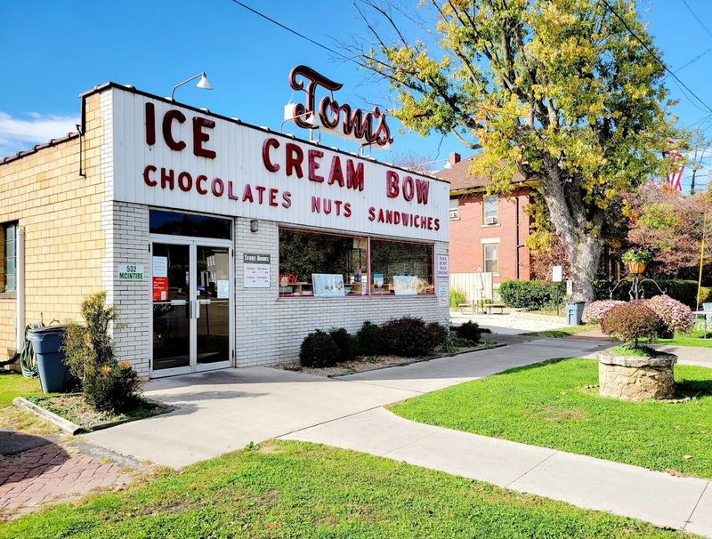 Tom's Ice Cream Bowl, Zanesville Tom's Ice Cream Bowl, Zanesville