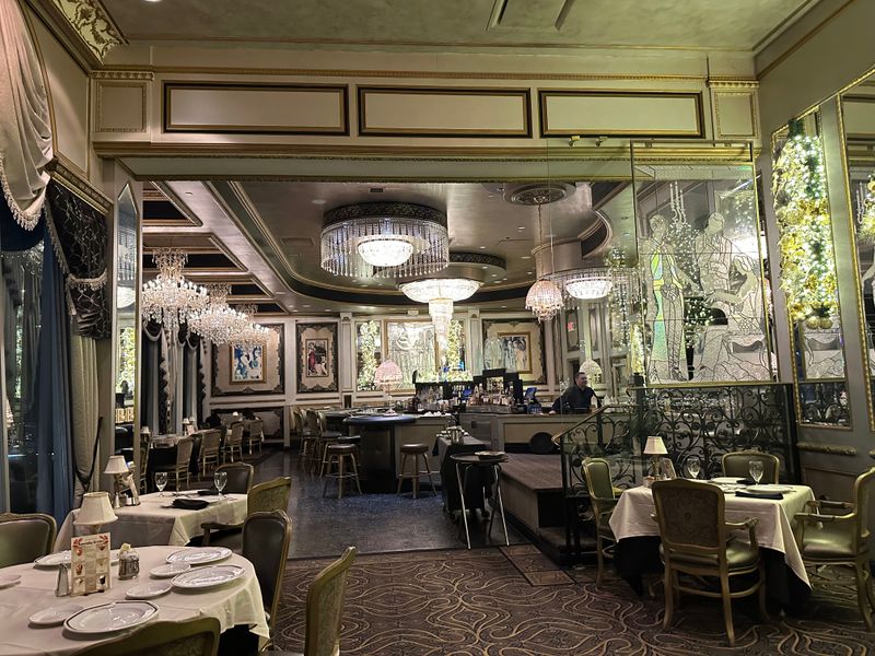 Live Music Lounge Adds Extra Romance