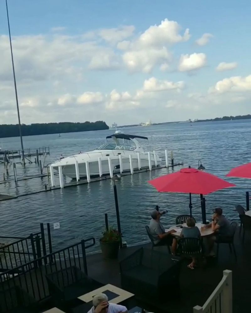 The Waterfront Restaurant & Lounge, Wyandotte