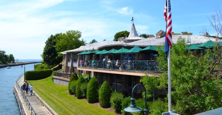 Best restaurants at the great lakes