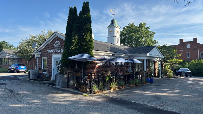Towpath Trail Grille, Akron