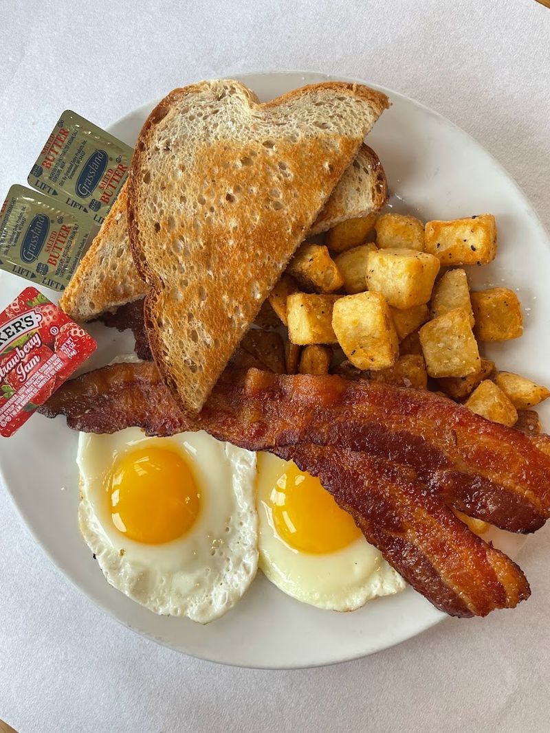 Weekend Brunch Hours That Make Saturday Feel Sacred