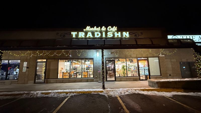 Tradishn Market and Cafe, Aurora