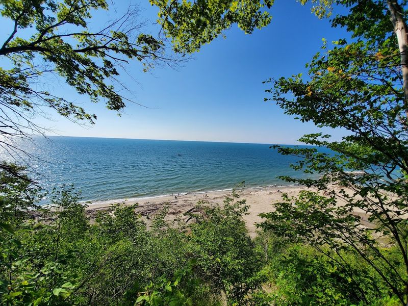 Trails and Cliff Views That Reward The Curious Trails and Cliff Views That Reward The Curious