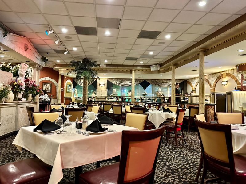 Luciano's Italian Restaurant – Clinton Township