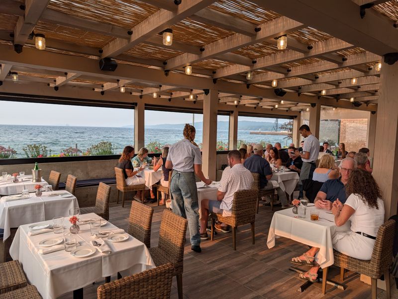 Artisan Waterfront Restaurant & Tavern