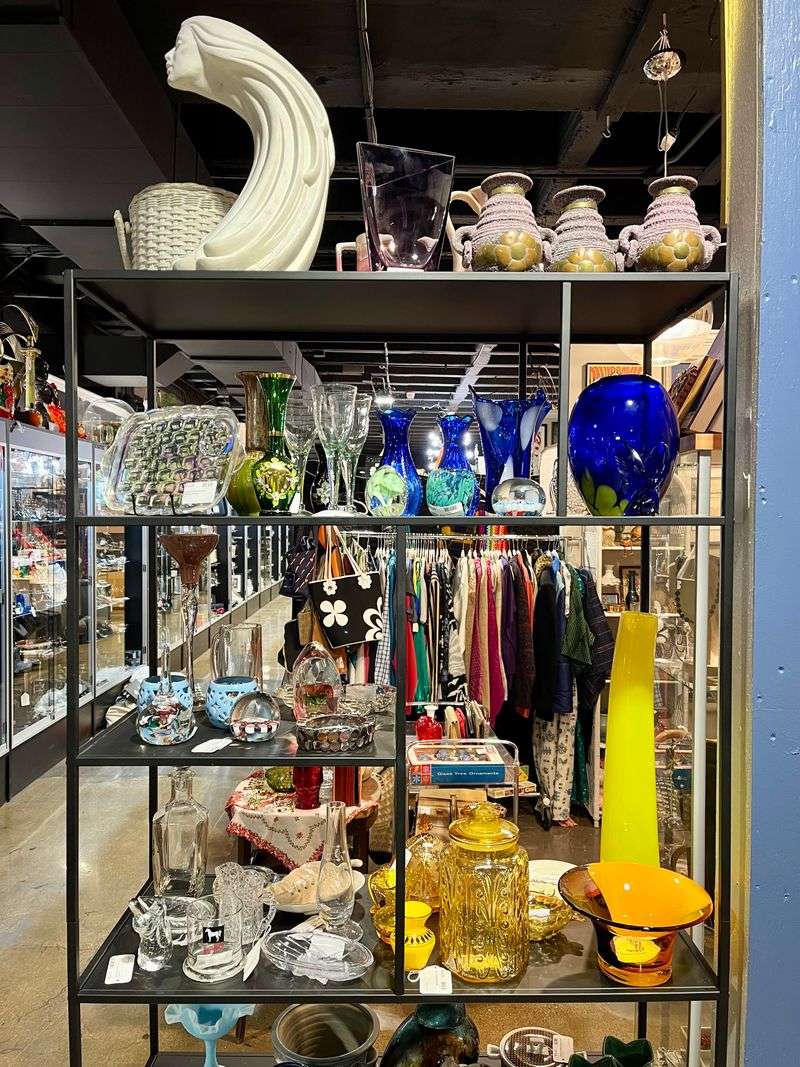 A Vendor Collective With Real Range