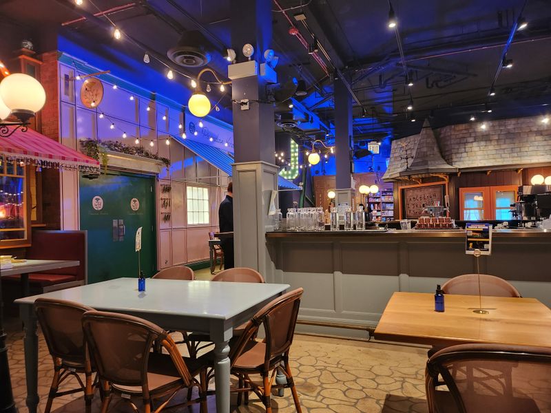 Snakes & Lattes Chicago – Chicago (1965 N Milwaukee Ave)