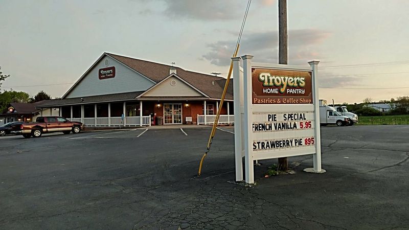 Troyer's Home Pantry, Apple Creek