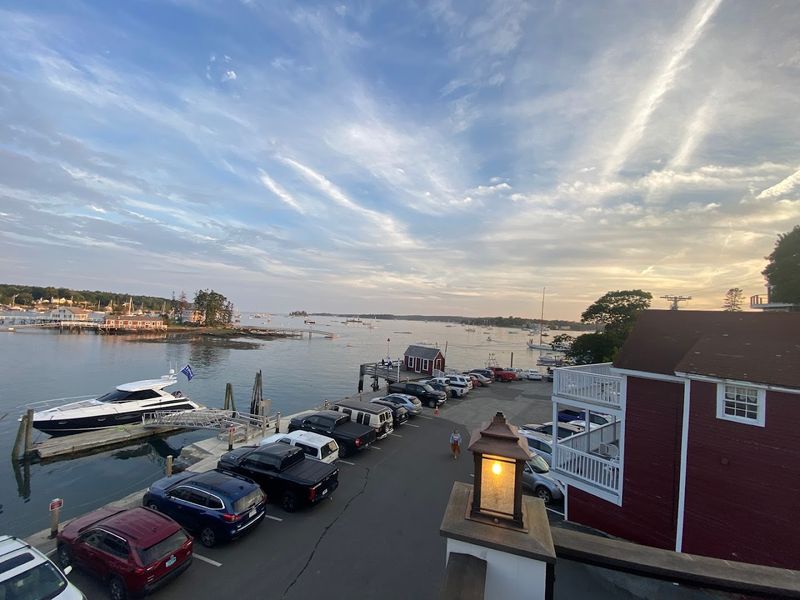 Tugboat Inn Restaurant