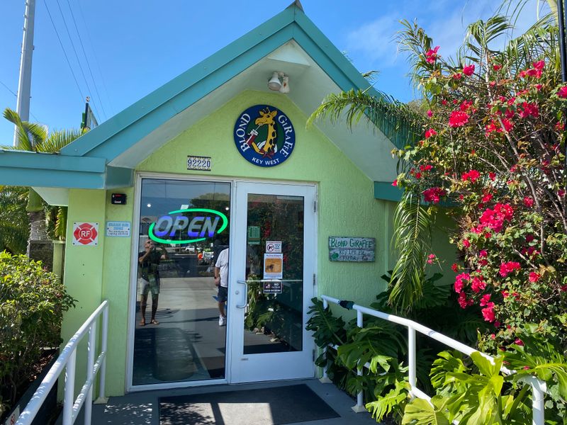 Blond Giraffe Key Lime Pie Factory, Tavernier