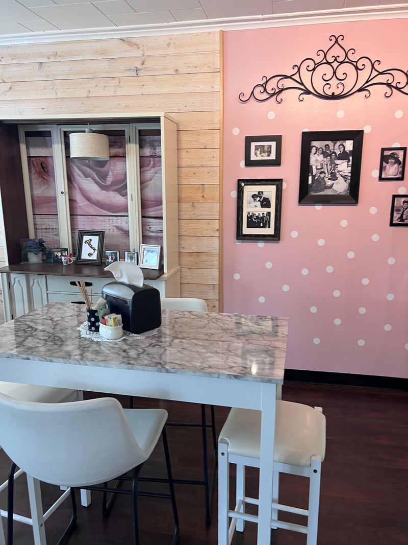 Lots-a-Knots Italian Bakery – Wauconda