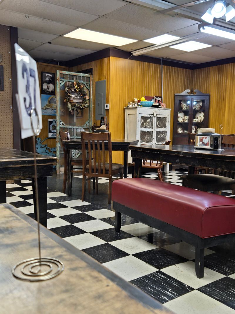 Apple Creek Club, Cross Creek Sandwich Shop