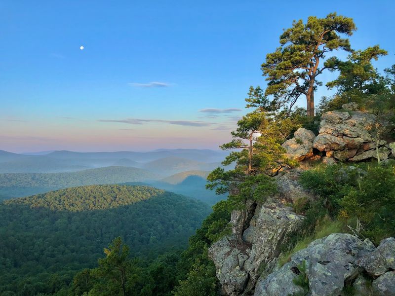 Flatside Pinnacle Trailhead, Perryville