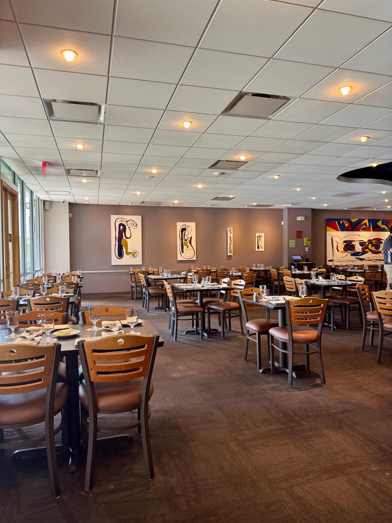 Brave New Restaurant 