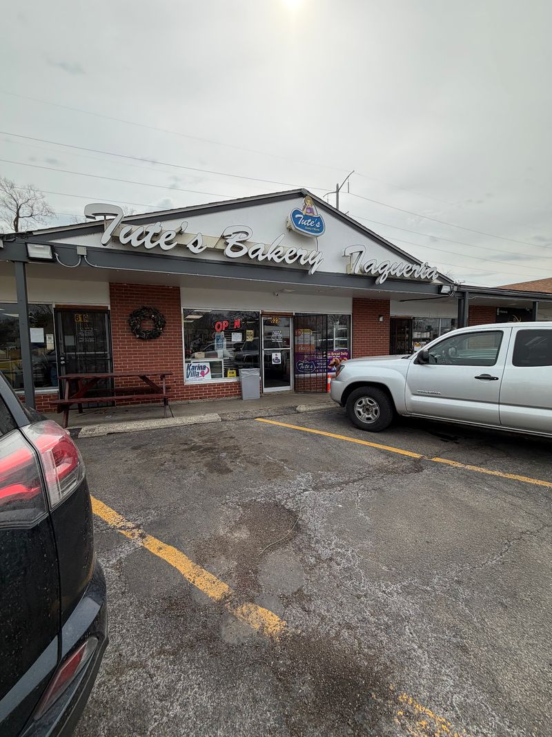 Tute's Bakery and Taqueria, Waukegan, IL