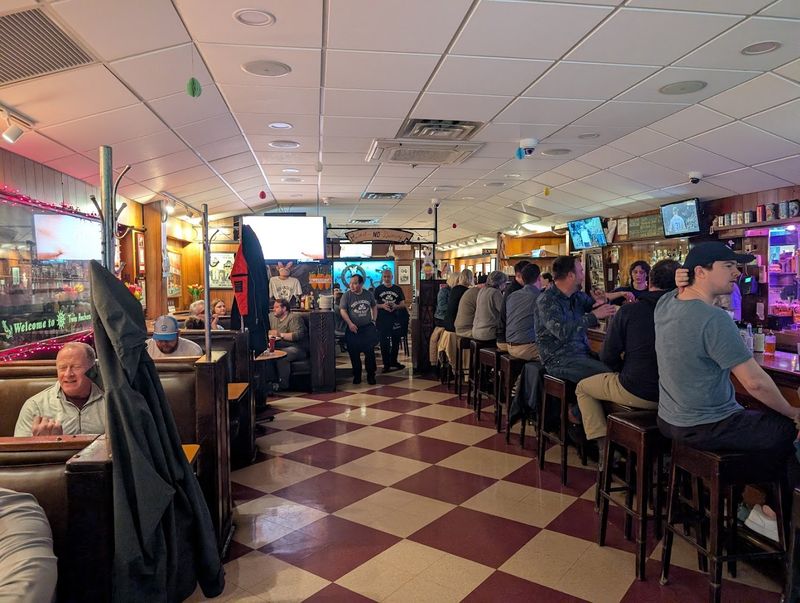 Twin Anchors Restaurant & Tavern