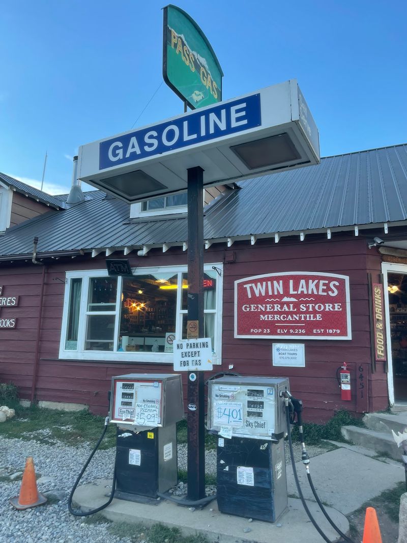 Twin Lakes General Store, Twin Lakes