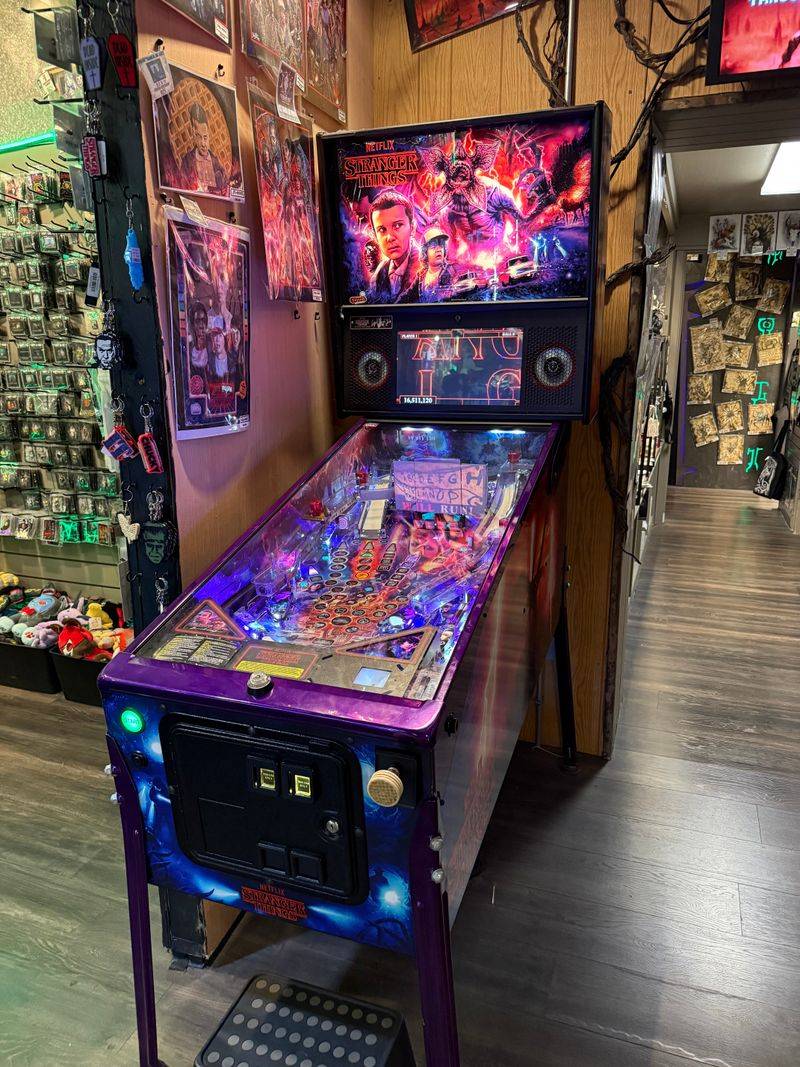 Free-Play Pinball: Godzilla And Stranger Things