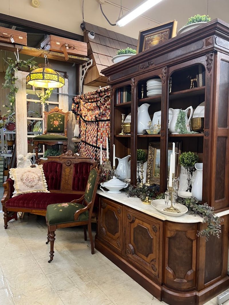 Clinton Antique Mall, Clinton