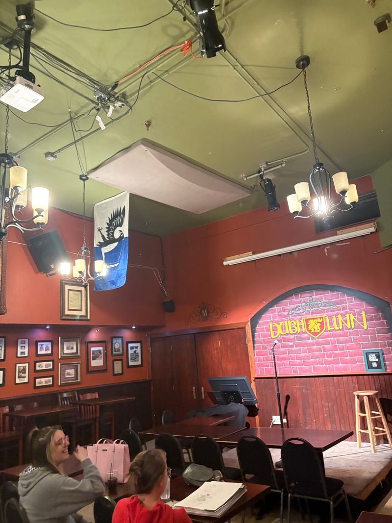 Dubh Linn Irish Brew Pub