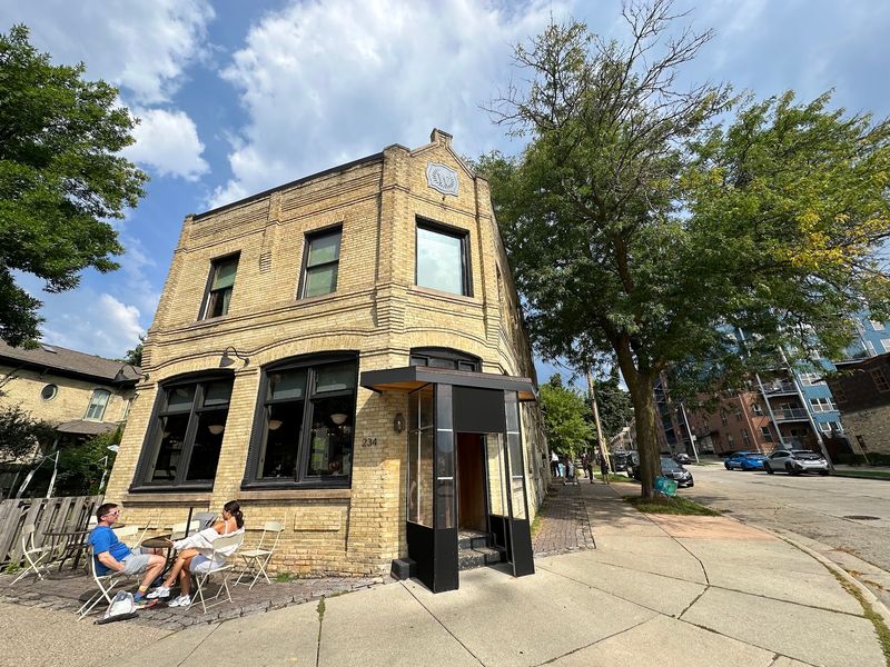 Uncle Wolfie's Breakfast Tavern