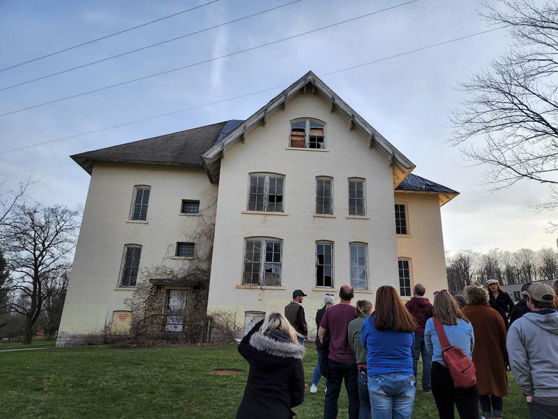 Use A Guided Tour To Understand The Place Use A Guided Tour To Understand The Place