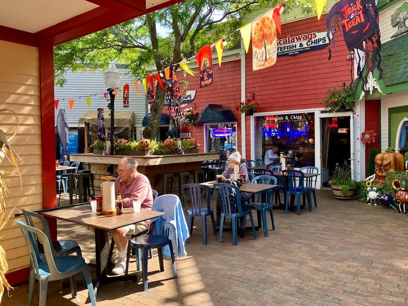 Use Outdoor Seating When Weather Cooperates Use Outdoor Seating When Weather Cooperates