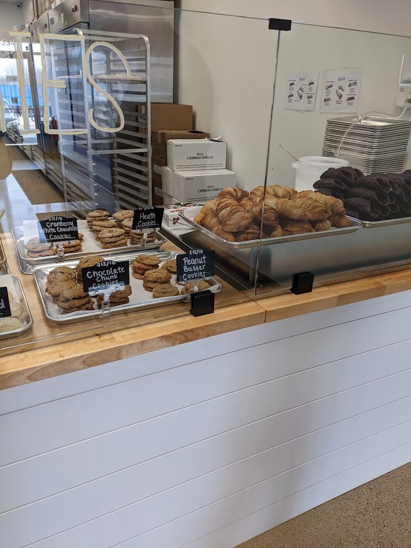 Use The Cannoli Bar If You Want A More Personal Order