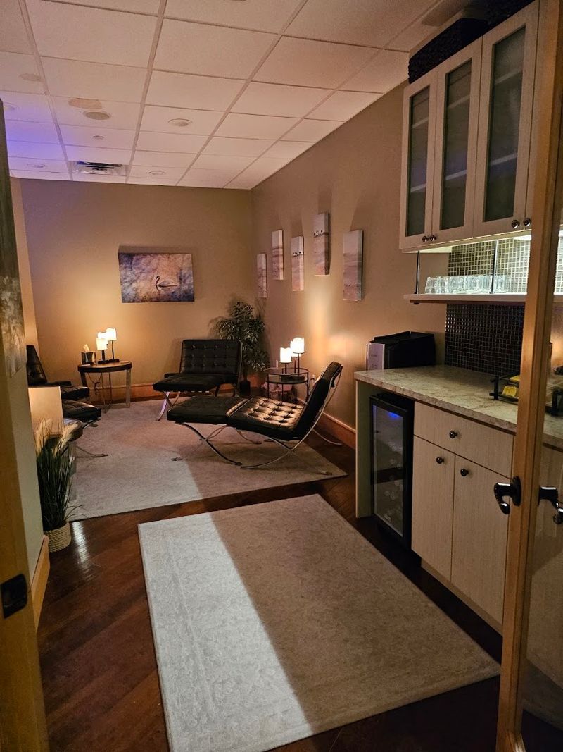 Use The Lounge Like A Marina Hideout Use The Lounge Like A Marina Hideout