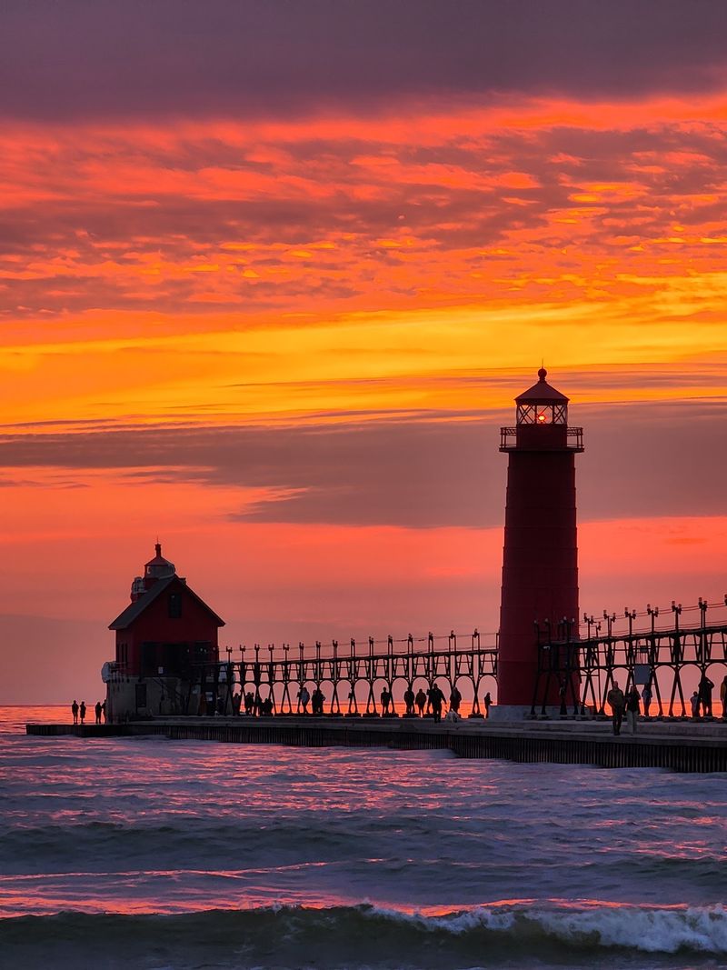 Use The Pier And Lighthouse Hours Wisely