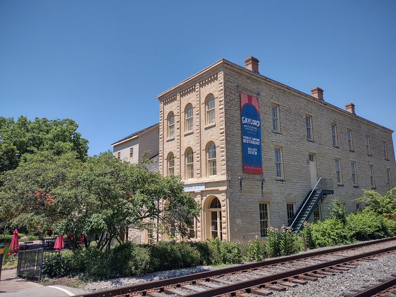 Use the Gaylord Building to connect construction and commerce