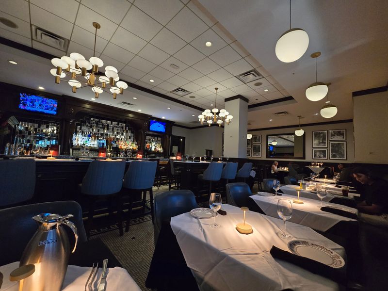 Maggiano's Little Italy – Naperville