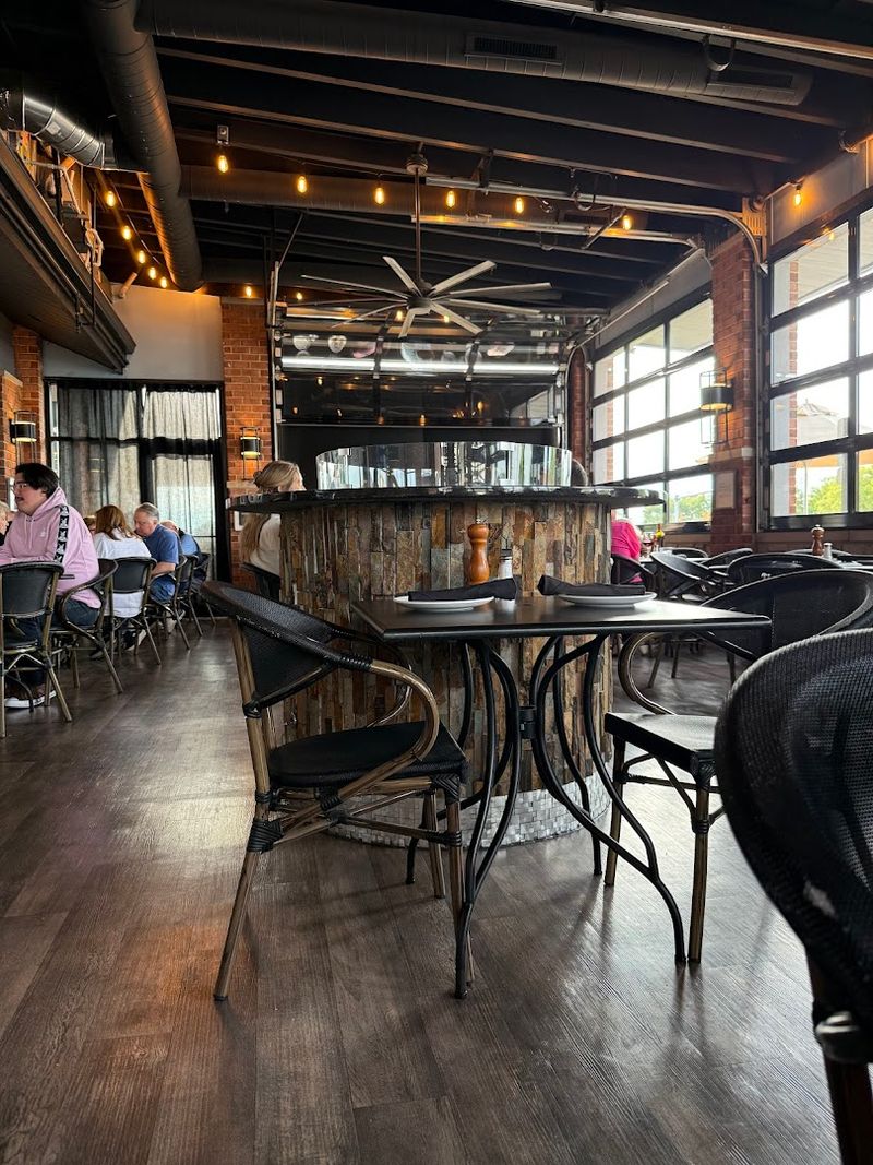 VAI's Italian Inspired Restaurant Kitchen + Bar, Naperville
