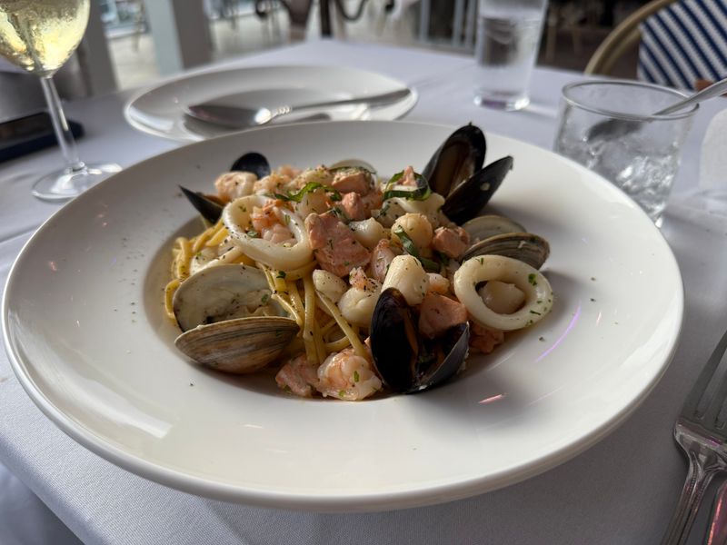 Olivia Restaurant & Bar (Olivia Restaurant & Roof Top) – 1780 Polk St (@ CIRC Hotel), Hollywood, FL 33020