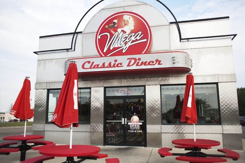 Mega Classic Diner: Flint's Fabulous Flashback