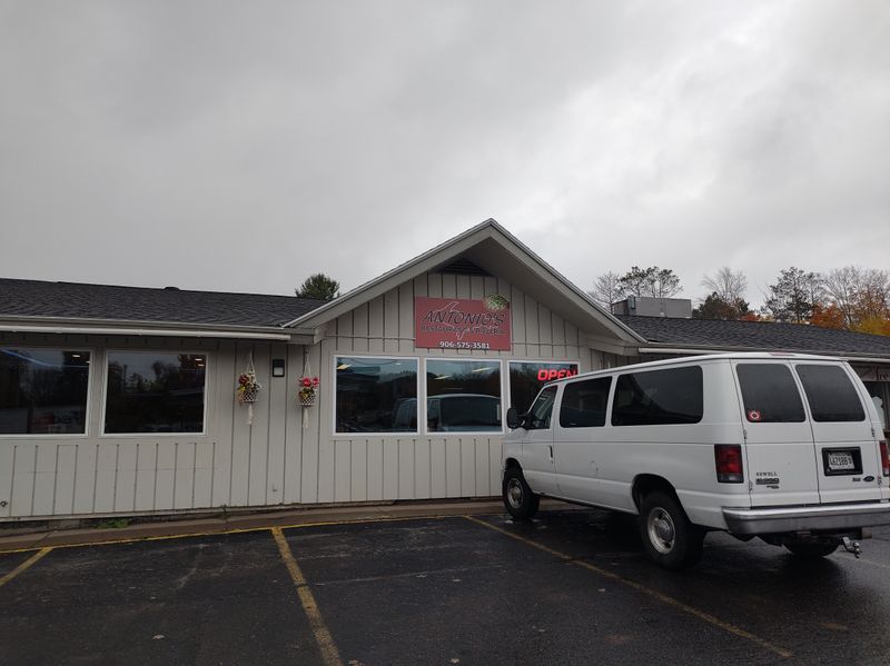 Antonio's Restaurant & Pizzeria, Bergland