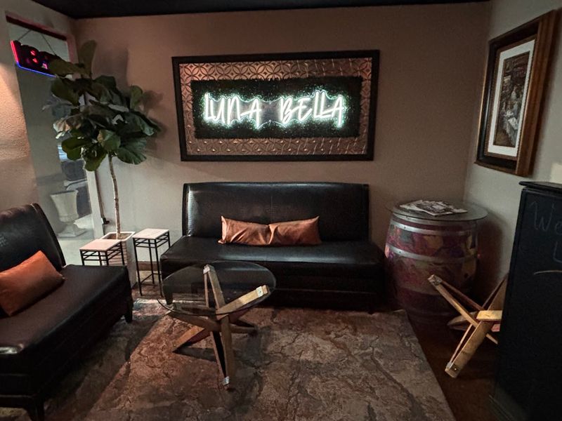 Luna Bella, Hot Springs