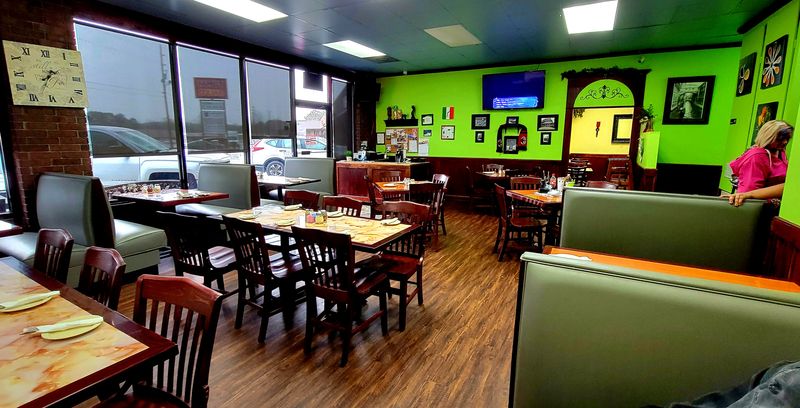 Ari’s Little Italy Italian Restaurant, Glenwood