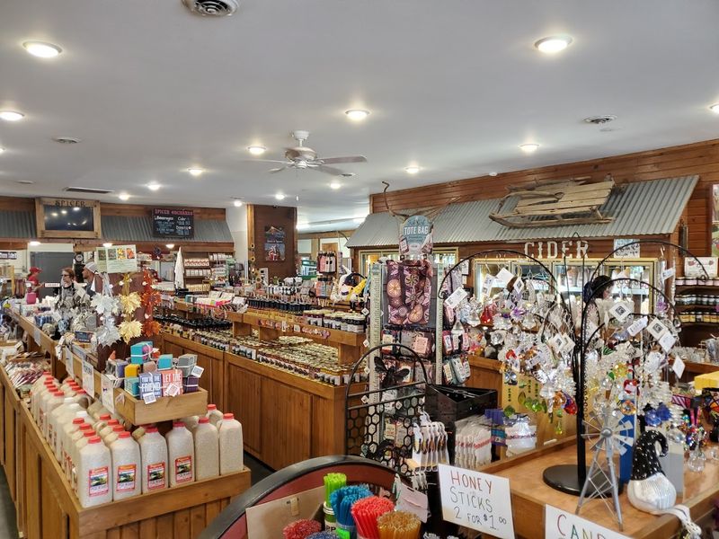 Spicer Orchards Farm Market, Fenton