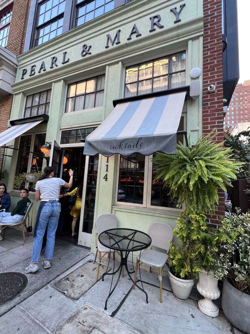 Pearl & Mary Oyster Bar — Philadelphia