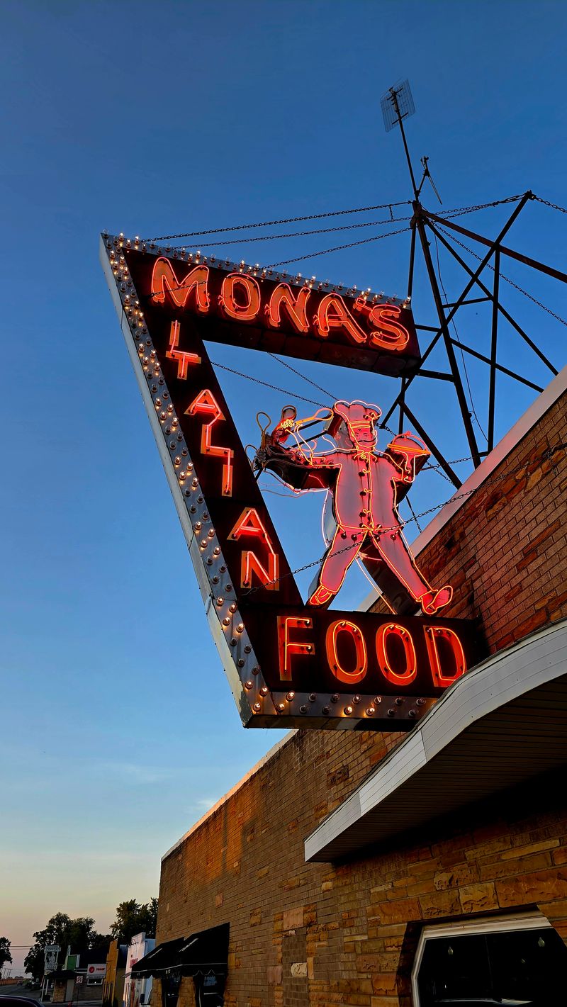 Mona's Italian Foods – Toluca, Illinois