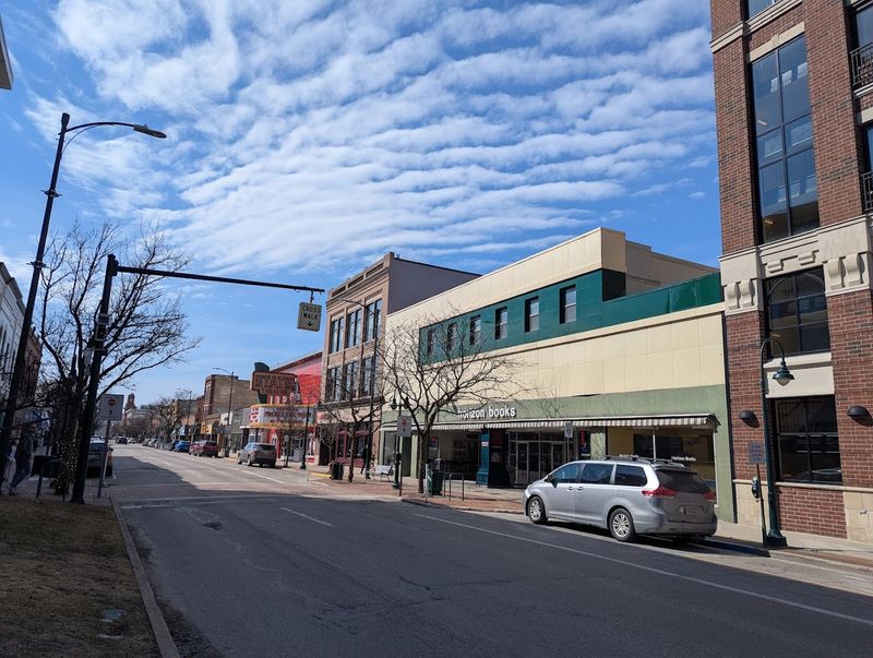 Horizon Books With Horizon Shine Cafe, Traverse City