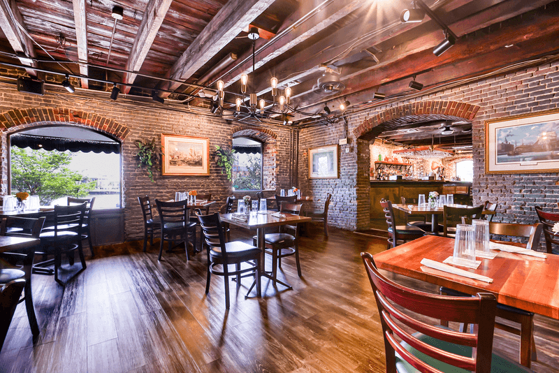 Boar’s Head Grill & Tavern – 1 N Lincoln St, Savannah, GA 31401